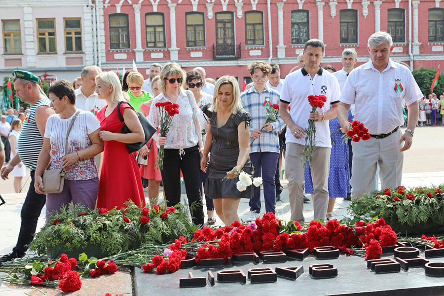 В Бобруйске прошел митинг «Зямля пад белымi крыламi…», посвященный Дню Независимости Республики Беларусь