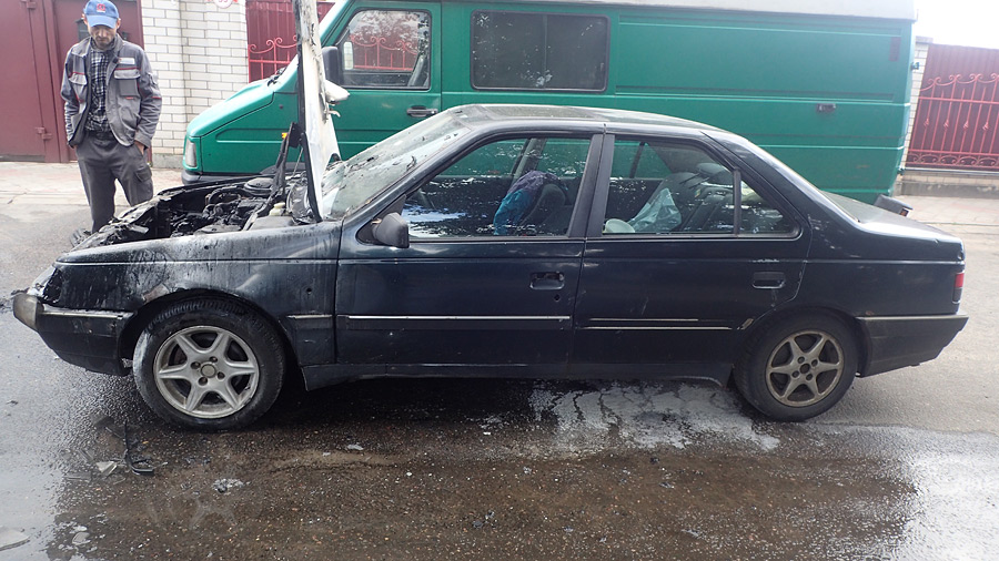В Бобруйске на Красноармейской загорелся автомобиль
