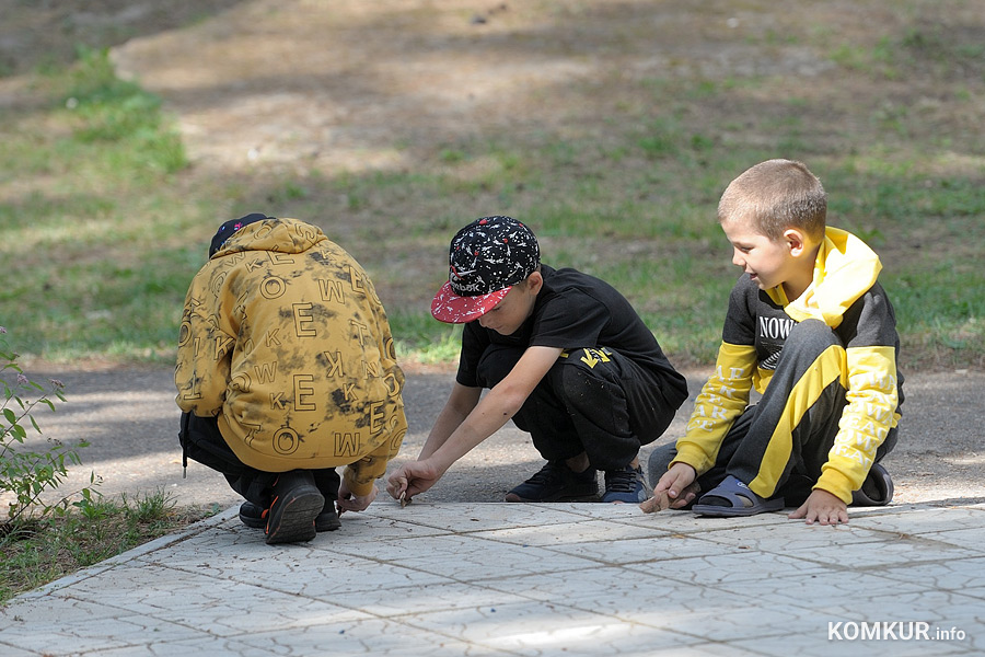 Как отдыхают школьники в загородном лагере под Бобруйском