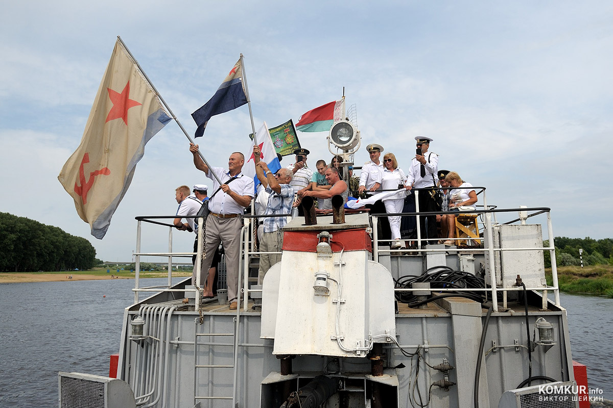 Бобруйские моряки празднуют день Военно-морского флота. Фоторепортаж