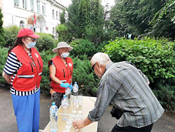 Акцию «Жара» проводит Белорусское общество Красного Креста в Бобруйске