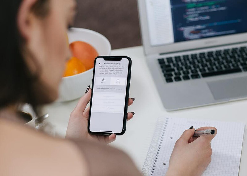 С 1 января 2023 в Беларуси самозанятые смогут платить налог на профессиональный доход через мобильное приложение налоговой службы.