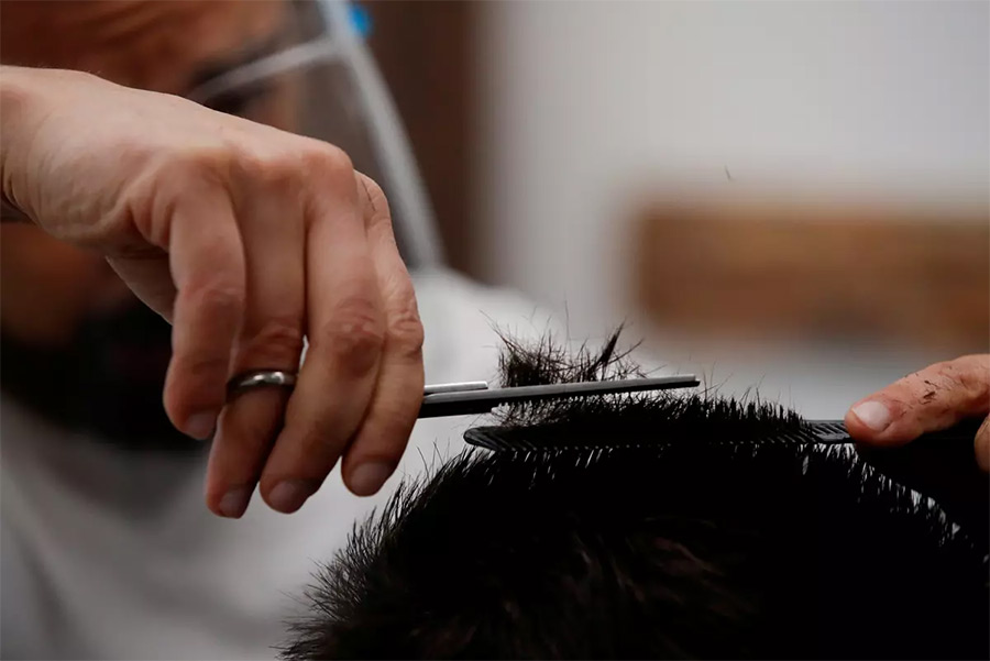 В Бобруйске трое самозанятых парикмахеров не платили единый налог