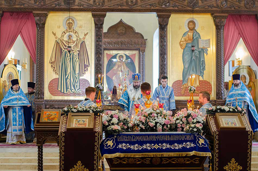 Богородичная Пасха в Бобруйске: как украсили Плащаницы к Успению в храмах епархии