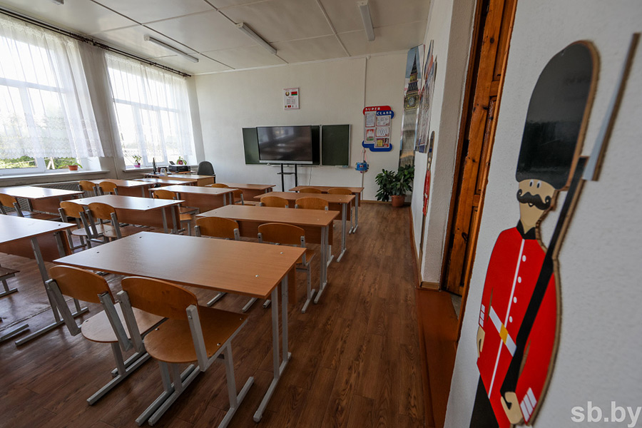 В одной из старейших школ Бобруйска спешат провести капитальный и косметический ремонт