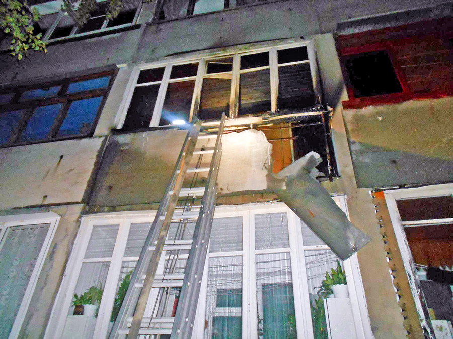 В многоэтажке на улице Заводской в Бобруйске загорелся балкон