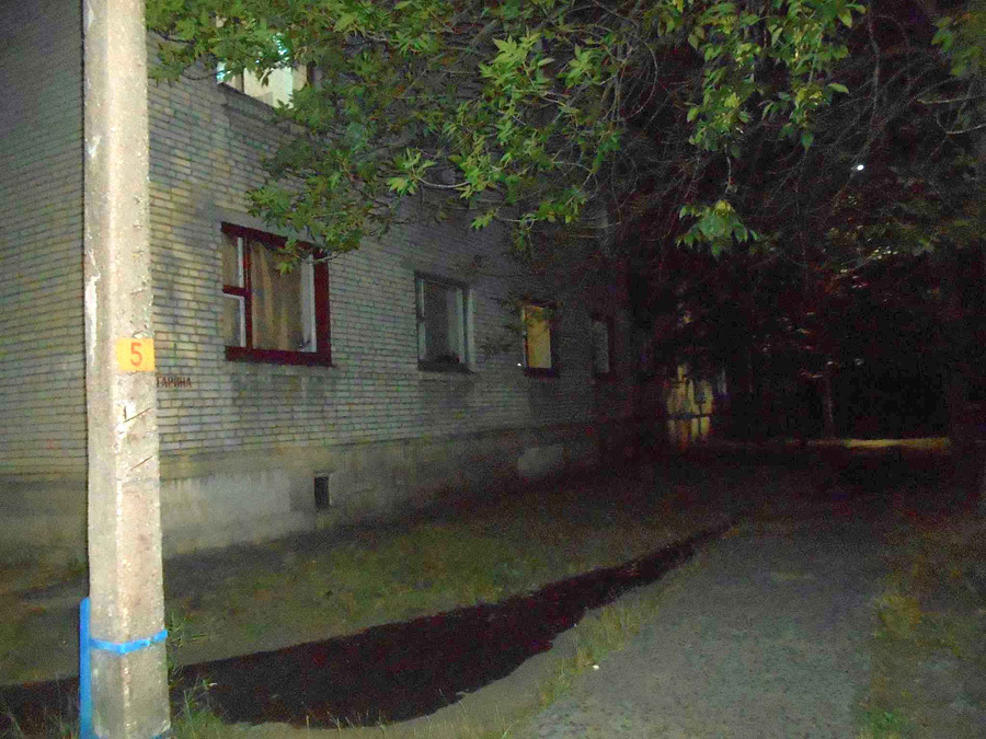 В половине одиннадцатого вечера в четверг, 11 августа, спасатели получили сообщение о пожаре в общежитии на улице Гагарина. В МЧС позвонила женщина – она услышала звуки сработавшей пожарной сигнализации.