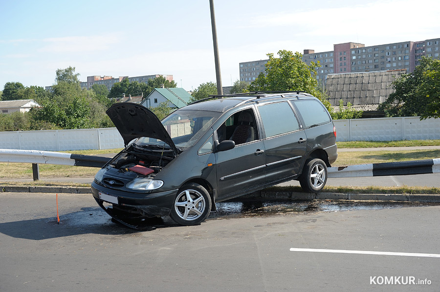 ДТП в Бобруйске: автомобиль прыгнул через ограждение моста
