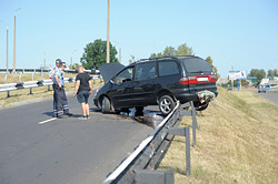 ДТП в Бобруйске: автомобиль прыгнул через ограждение моста