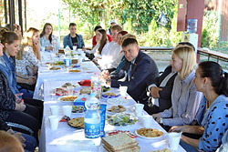 Молодых специалистов приняли в «Еврейском дворике» Бобруйска
