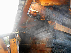 Дым на чердаке. Спасатели выезжали на пожар в Бобруйском районе