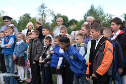 Бобруйские спасатели поздравили воспитанников детского дома с Днем знаний