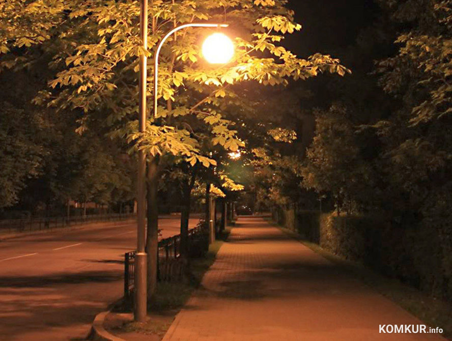 В связи с многочисленными обращениями граждан и решением Бобруйского горисполкома внесено изменение в существующий график включения/отключения уличного освещения.
