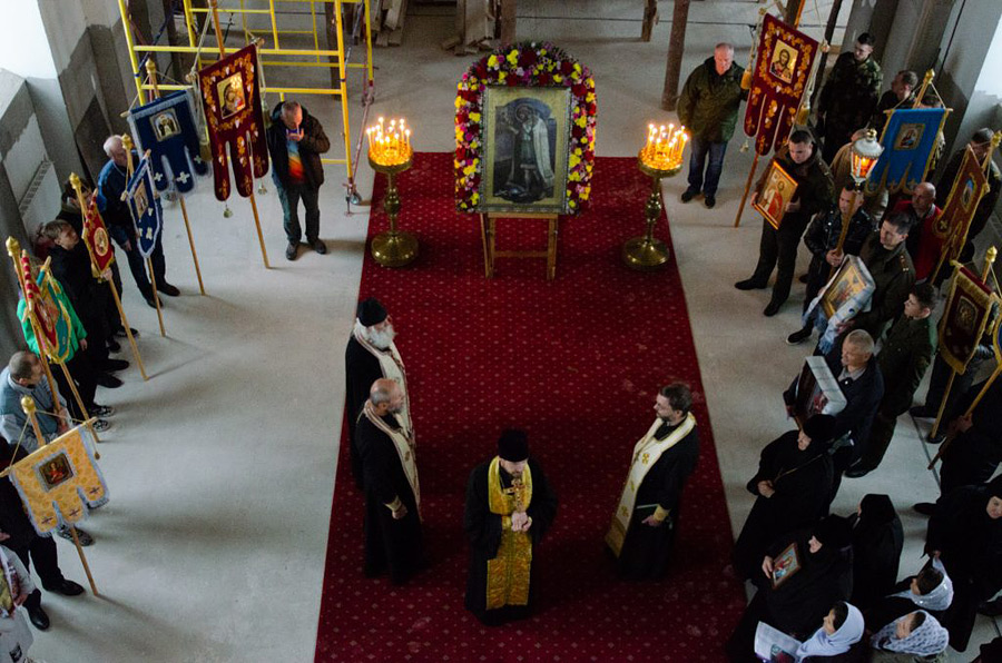 В женском монастыре Бобруйска состоялся крестный ход к Александро-Невскому собору