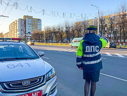 Госавтоинспекция Бобруйска поздравила водителей с Днем автомобилиста