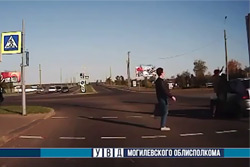 В Бобруйске водитель на пешеходном переходе наехал на двух женщин
