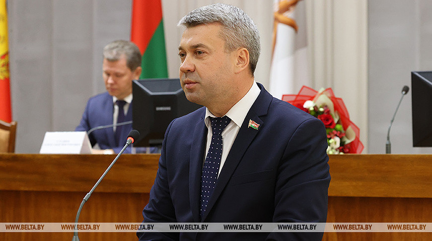 На внеочередной 43-й сессии Бобруйского городского Совета депутатов единогласно утвержден в должности новый председатель городского исполнительного комитета Игорь Кисель.