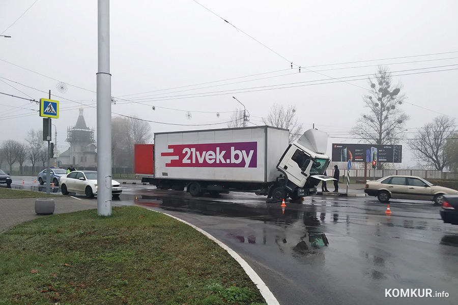 В Бобруйске на Минской горел грузовик известного интернет-магазина