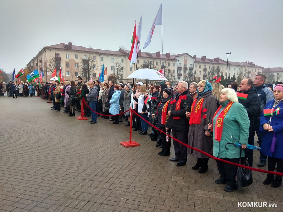 7 ноября в Бобруйске была торжественно открыта Аллея трудовой славы