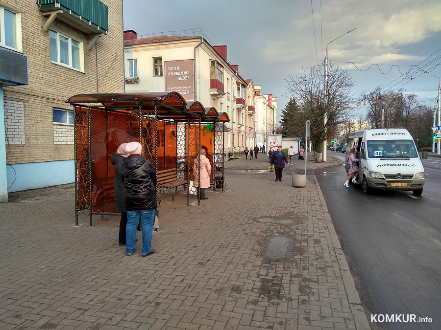 На остановке у «Виталюра» в Бобруйске появился остановочный павильон