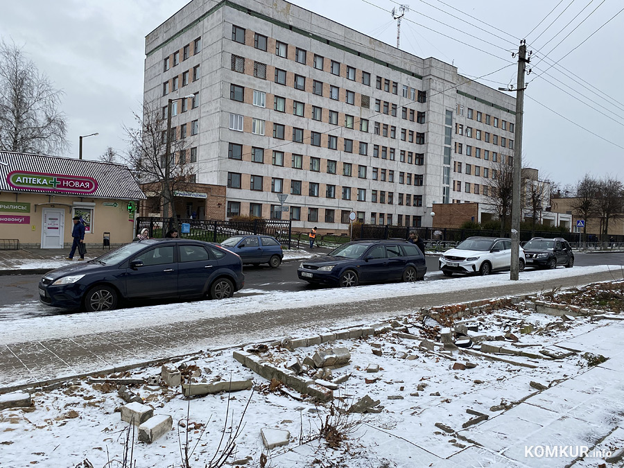 Напротив морзоновской больницы в Бобруйске исчезли киоски