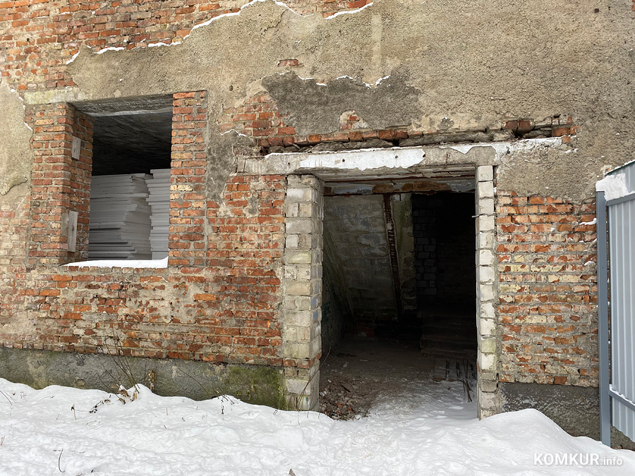 В «старом Бобруйске» начались работы по реконструкции здания. Мы узнали, что в нем будет