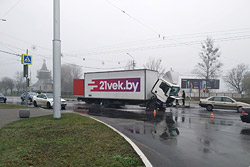 В Бобруйске на Минской горел грузовик известного интернет-магазина (видео)