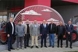 Делегация кубинских бизнесменов посетила Бобруйский завод тракторных деталей и агрегатов