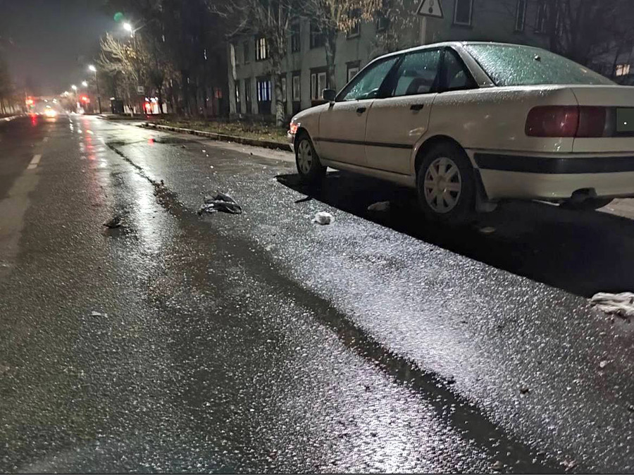 В среду, 2 ноября, в 18.05 24-летний бобруйчанин, управляя автомобилем «AUDI 80», двигался по улице Парковой. И около дома №64 совершил наезд на пешехода, переходившего проезжую часть в неустановленном месте.