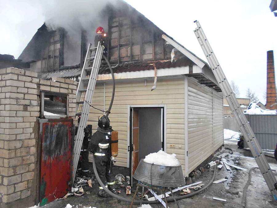 В Бобруйске горел гараж, а за городом – баня