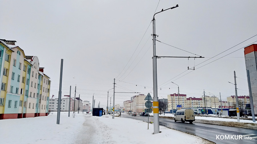 В Бобруйске начали монтировать новую троллейбусную линию