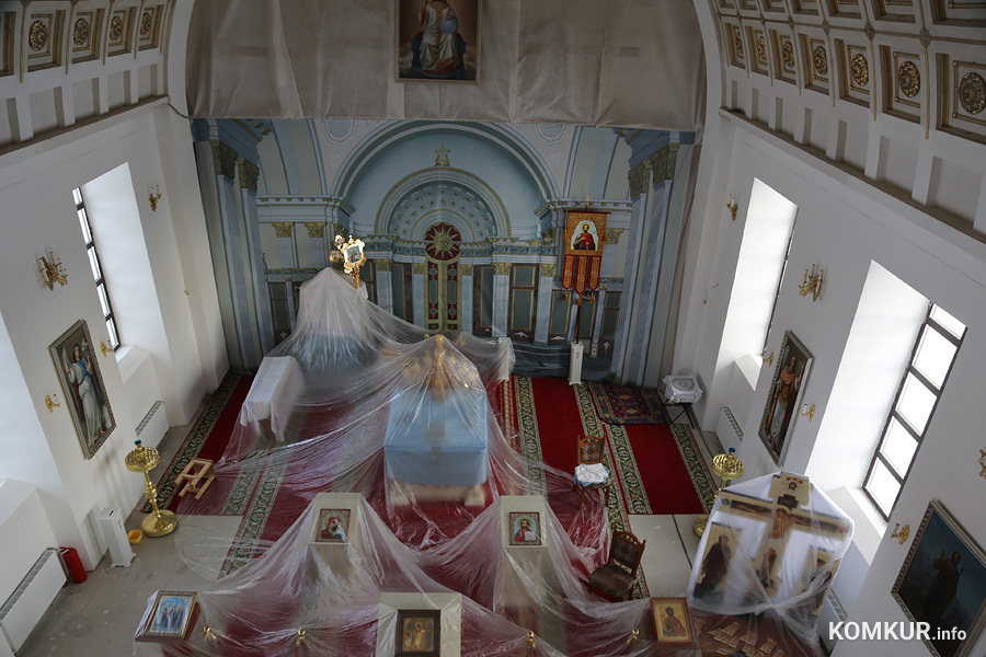 Что нового в соборе Александра Невского в Бобруйской крепости: первые крестины, будущая лепнина, рождественская елка