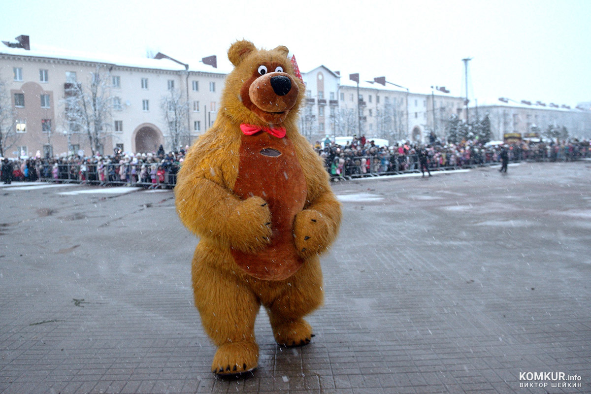 Театролизованное новогоднее представление на главной площади Бобруйска. Фоторепортаж