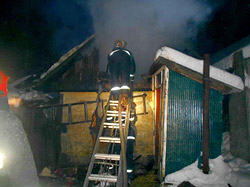 В Бобруйском дворе загорелся сарай