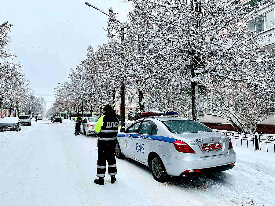 Неисправные дворники, обгон снегоуборочной техники: за что еще автомобилисты могут получить штраф зимой?