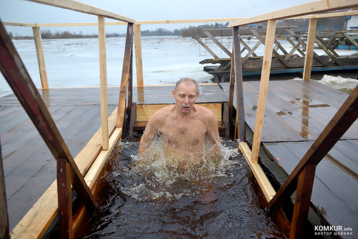 Крещенские купания в бобруйских купелях. Фоторепортаж