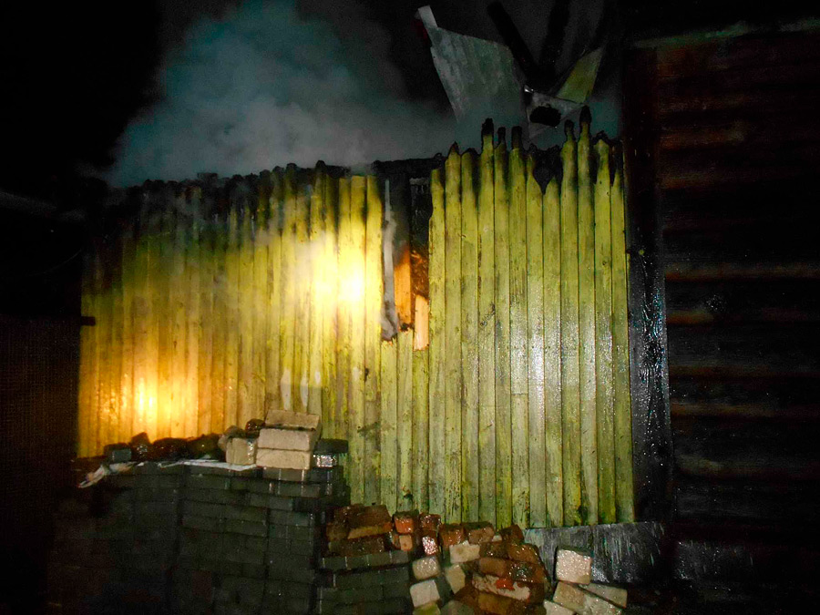 В Бобруйском районе загорелся дом. Хозяин в больнице