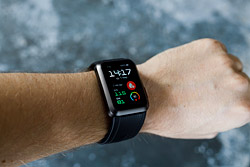 Белорусам стали доступны смарт-часы Huawei Watch D с возможностью измерения давления и ЭКГ