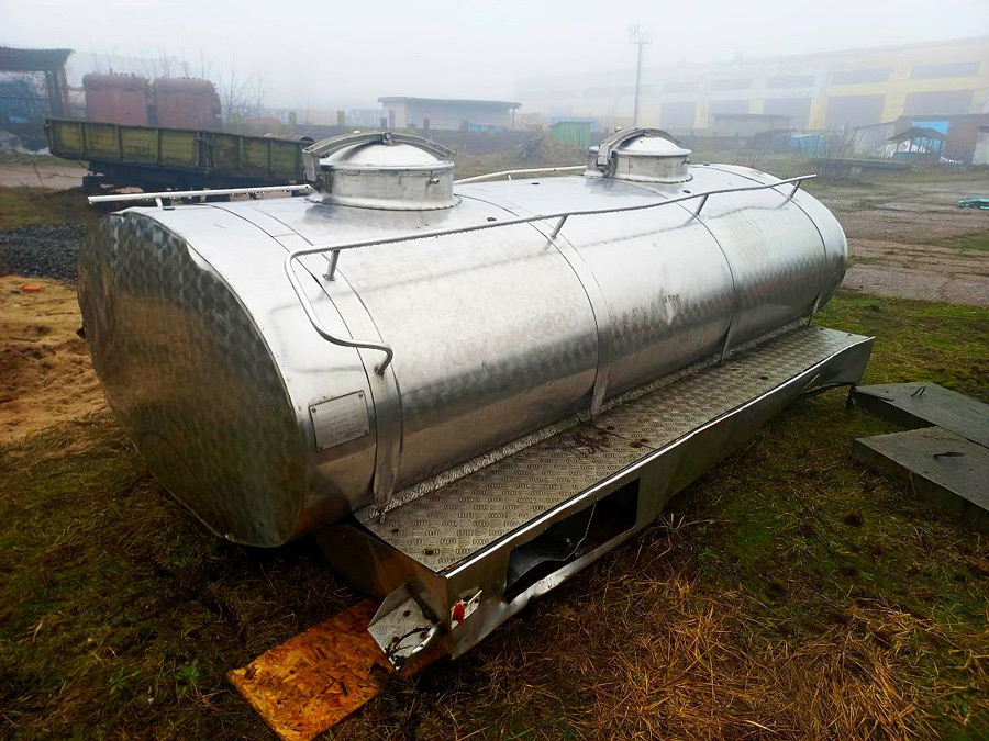 С территории машинного двора коммунального предприятия в Бобруйском районе пропала металлическая автоцистерна для перевозки молока.