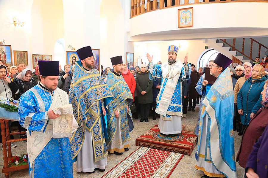 7 апреля епископ Бобруйский и Быховский Серафим совершил Божественную литургию в Благовещенском храме города Кличева, сообщается на сайте Бобруйской епархии.