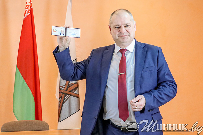 Служебное удостоверение вручили новому генеральному директору ОАО «Белшина»