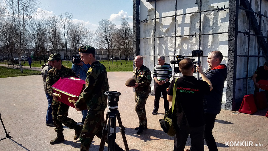 Долгий путь с войны. В Бобруйске передали для захоронения останки солдат, считавшихся пропавшими без вести