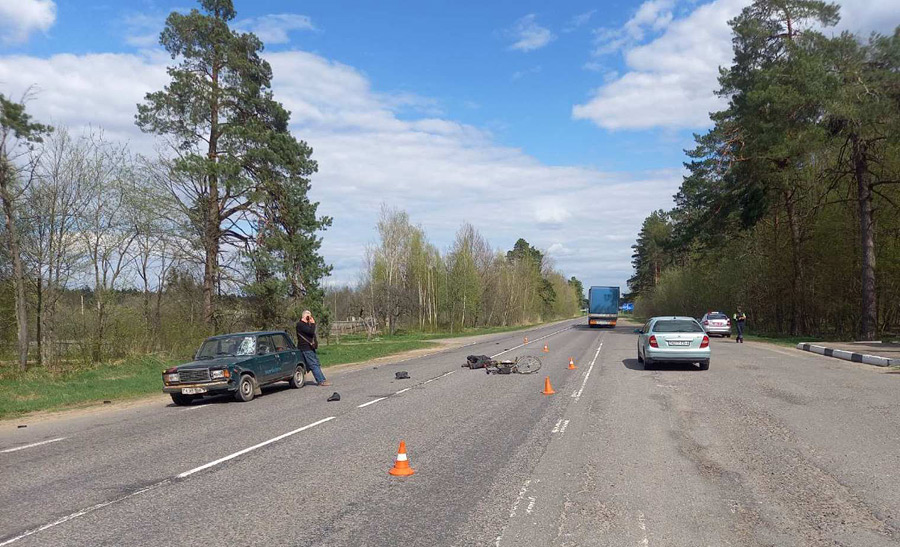 В субботу, 22 апреля, около 15 часов в Бобруйском районе произошло дорожно-транспортное происшествие: под колеса автомобиля ВАЗ-2107 попал велосипедист. Мужчина 1962 года рождения погиб на месте.