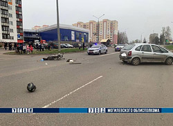 В Бобруйске под колесами автомобиля оказался мотоциклист