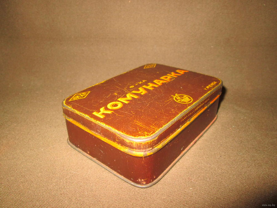 Жестяную коробку «Коммунарки» 1930-х годов продали на аукционе. Угадайте, за сколько
