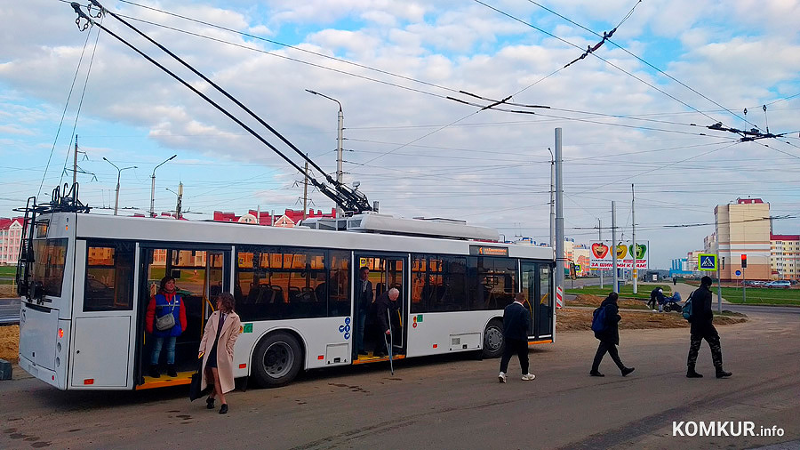 Буднично, без красных ленточек открылось троллейбусное движение в седьмой микрорайон, теперь официально – Молодежный, в начале минувшей недели.
