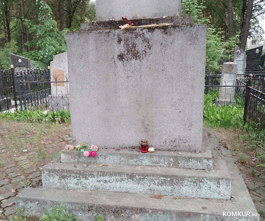 Майя Наумовна Нессонова зашла на еврейские кладбища на улице Минской и огорчилась: