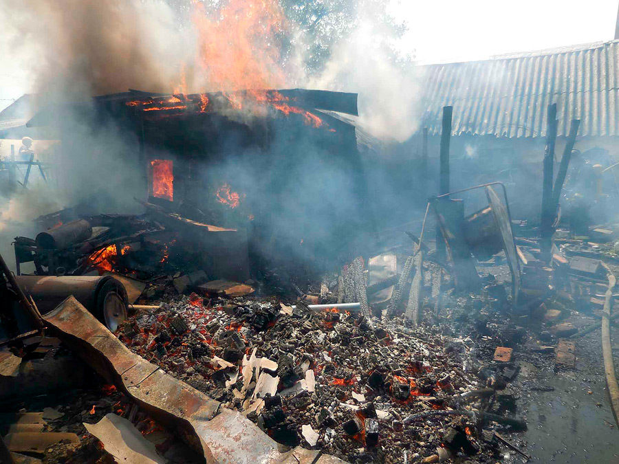 Дневной пожар в Бобруйске: загорелся жилой дом