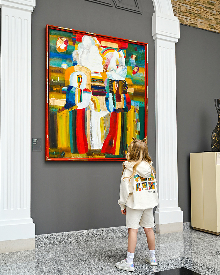 Шедевры на одежде. Mark Formelle и Художественный музей создали арт-коллекцию