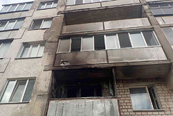 В Бобруйске загорелся балкон. Возможно, от окурка